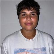 Ragazza di 19 anni, diplomata in un istituto turistico. Preparata anche su altre materie: storia, inglese, diritto e letteratura